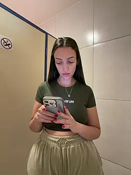 BelleLouiseVp - Shake ass