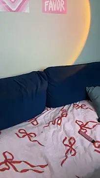 TalyaMeow - take off top and pinch nipples