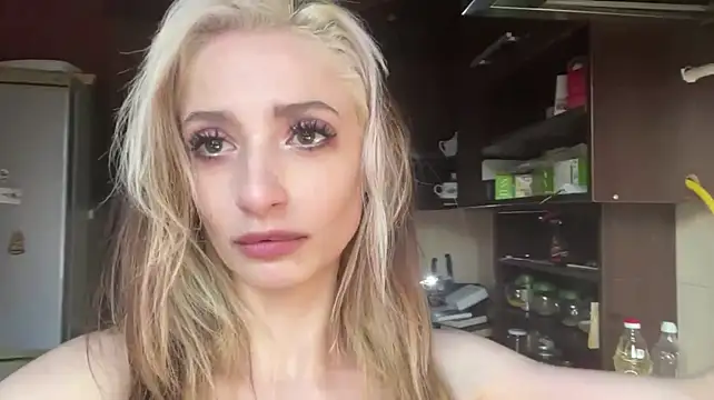 PriscillaOstlie - air kiss
