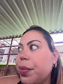 LariiHotWife - Masturbar na natureza 🔥🔥