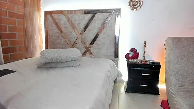 AGATHAA_WHITE - CLAP ASS