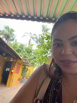 LariiHotWife