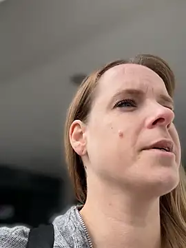 SexyMilf_1987 - Show pussy public