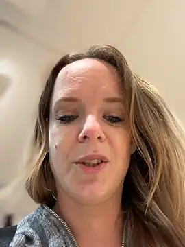 SexyMilf_1987 - Show pussy public