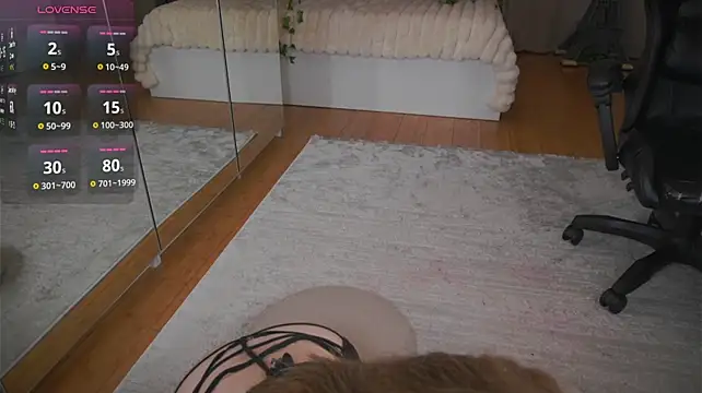 GeorginaHarn - Rub my thighs and spread them a little
