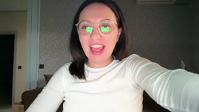 KamilaXHot - I'll do a topless show with cream
