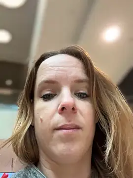 SexyMilf_1987 - Show pussy public