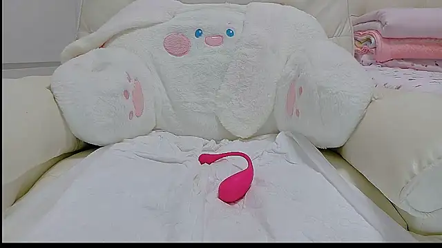 Miya11888 - 小粉塞入 5 分钟