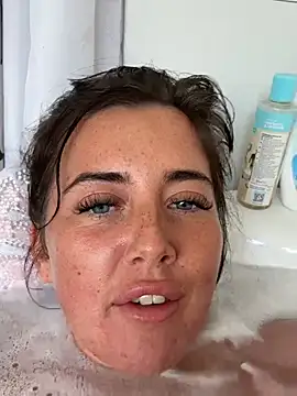 Poisonivyxoxx - BEND OVER RUB ASS😛
