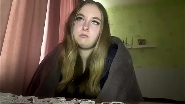 Mayafleurr - Kiss close to cam