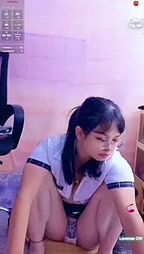 Cutepets1 - Licking a nipple舔奶头