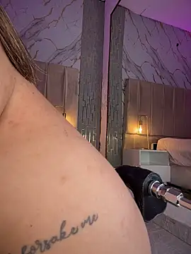 IrinaMonroee - Domi fucks my clit and lush inside x3m🥵
