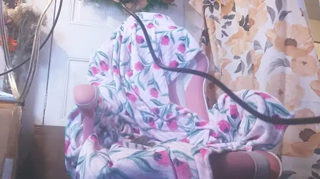 Nastydianastrips - SQUIRT ON YOUR VIBRATOR FOR US RIGHT NOW