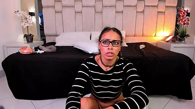 NiaVeraa - she-wolf's tail anal play 🐺