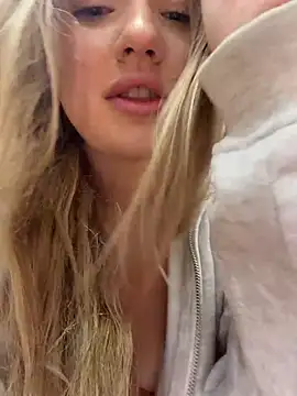 Milaa_sun - make nipples hard in BK 🍒