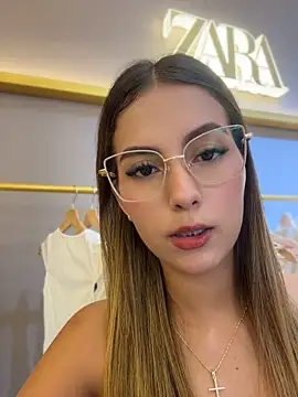 Valeria-escobar - FUCK ME HIDDEN BETWEEN THE CLOTHES