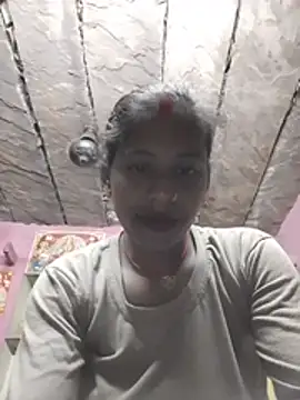Hot_khusi753