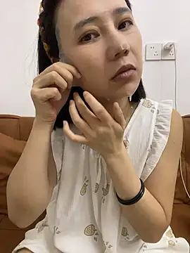 Susu2008 - 裸体站阳台直播10分钟