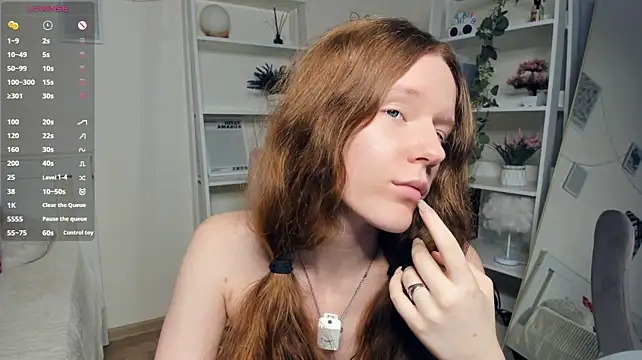 ZaraBluitt - 3 fingers pussy!