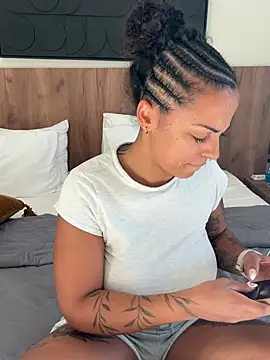 SweetPetiteNoir - OPEN LEGS AND FINGER MY PUSSY!!!😈