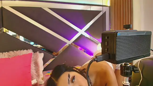 Bratz_x - Show boobs
