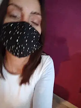 Akemi_rossi - Outdoor sexy con tacchi e collant