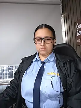 Cute_Penelope - zoom puss+rub clitoris at work🤫shh