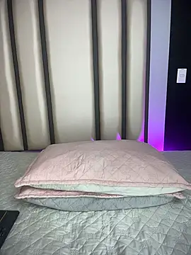Maddie_01 - lick and spit on my nipples