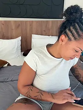 SweetPetiteNoir - OPEN LEGS AND FINGER MY PUSSY!!!😈
