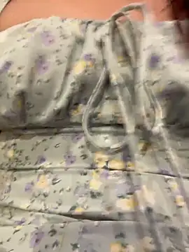 Nai-velvel - Dildo in my pussy under the table 🫪🥵