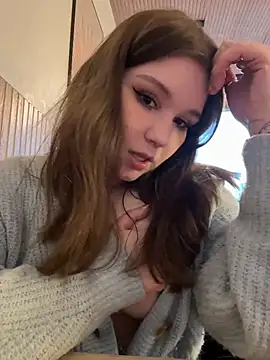 PumaShyXD - SQUIRT RIGHT IN THE CAFE UNDER TABLE