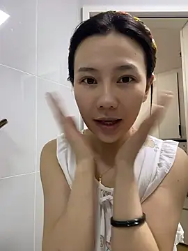Susu2008 - 裸体站阳台直播10分钟