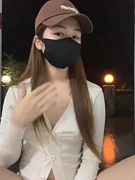 My_Melodyy - Make me cum pussy in public garden 🪴 😈