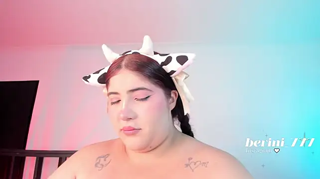 AmberiniHoffman - titfuck on the table