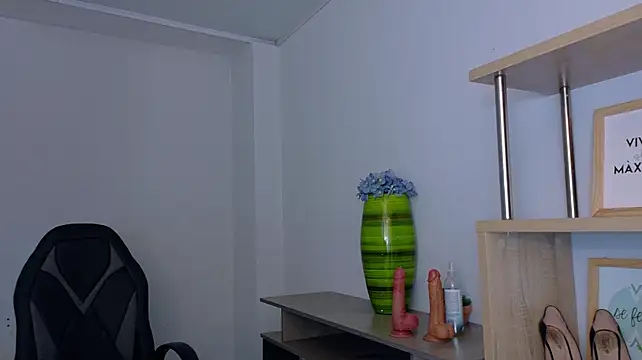 EmmiShery - masturbation under panties