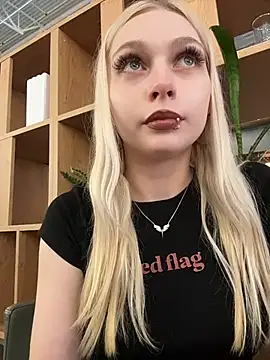 AngelinaTous - I'll show my boobs on the street 🔥