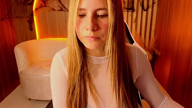 Aratna_Blonde_Tx - oil on the ass + 2 spanks