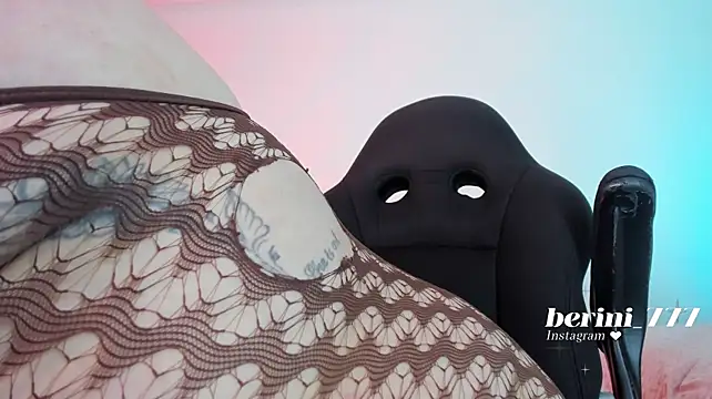 AmberiniHoffman - titfuck on the table