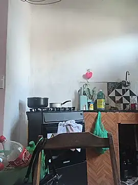 Rafaschuler - Rebolar de 4 mostrando a bucetinha