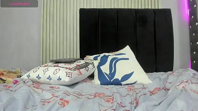 Paulinna_Curvy - show my pussy close to cam