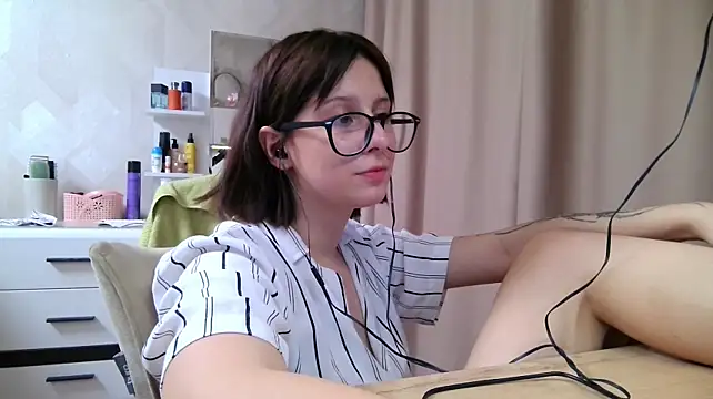NeomiMckillip - hard tease of my shirt