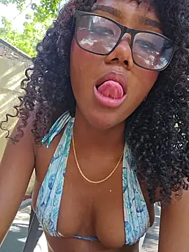 Lucia_Milano - Riding my DILDO +domi CONTROL x5mn🕹️