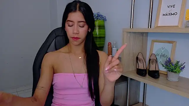 EmmiShery - masturbation under panties