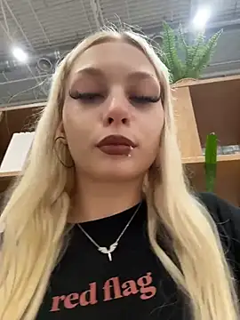 AngelinaTous - I'll show my boobs on the street 🔥