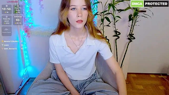 SvarovskiE - doggy pose in panties 5 min