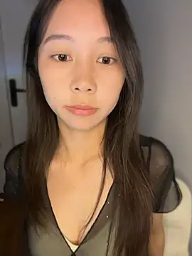 Anna-a - 完成目标，24小时内打赏最多的前三位哥哥每人一张美照诱惑
