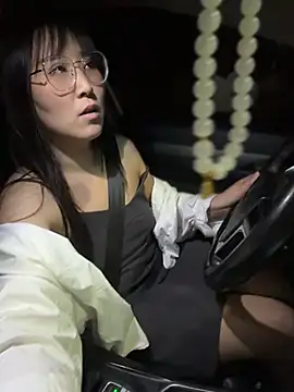 Doreennn - 车上有侄子，带他去剪头发，不能叫