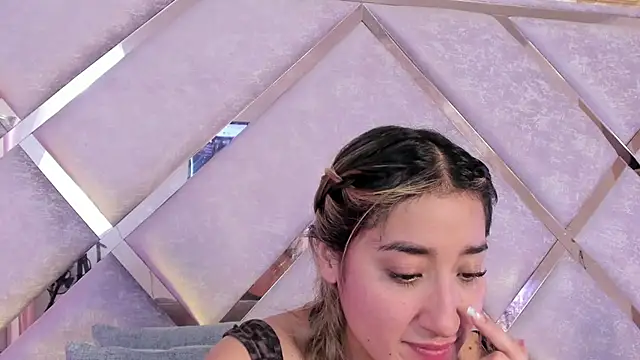 Lucy_davies - Handjob + spit