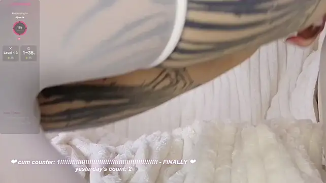 Laurainlove - fingers in tight pussy