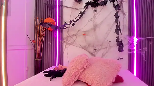 Petite_phoenix - finger in pussy